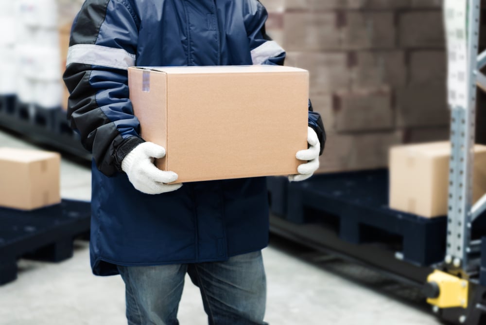 Worker,Carrying,A,Goods,Box,In,A,Large,Frozen,Warehouse.export-import