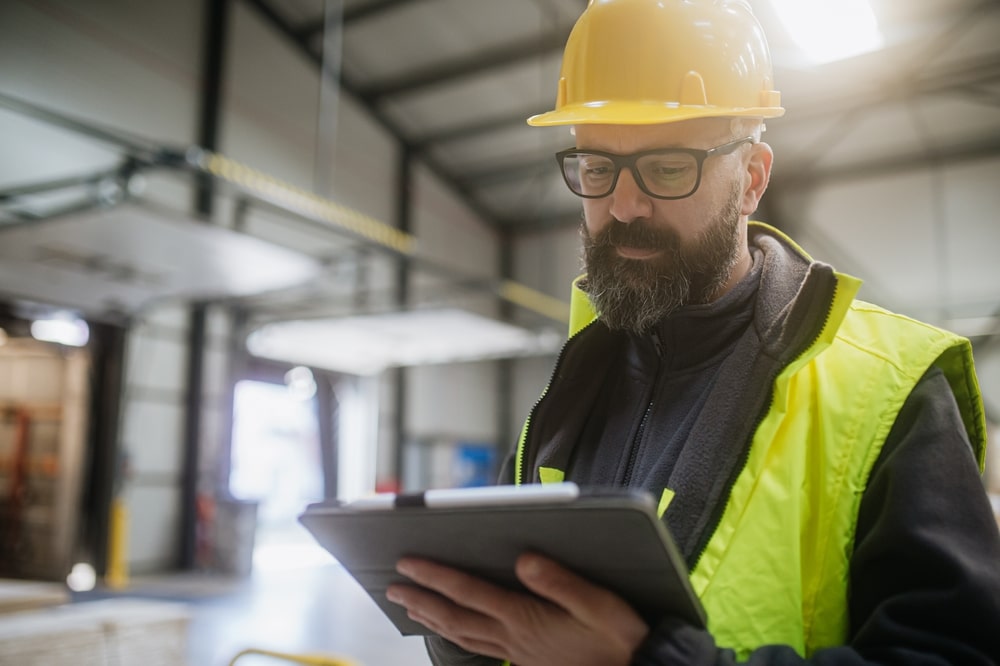 warehouse manager using dock door scheduling software